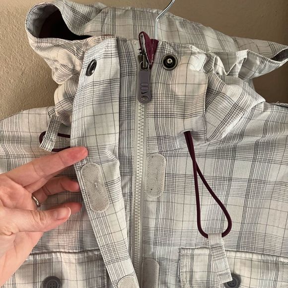 Nike storm fit full zip rain jacket size S, adjustable hood/ hem + features - Picture 2 of 10